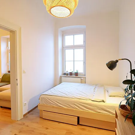 Chillach - Family & Friends Base - 5 Min To Train Appartement